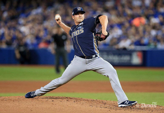 NC다이노스는 스토브리그에서 미 메이저리그(MLB) 클리블랜드 인디언스의 제프 맨십을 영입했다. NC 다이노스 유니폼을 입은 제프 맨십의 합성사진. <NC 다이노스 제공>